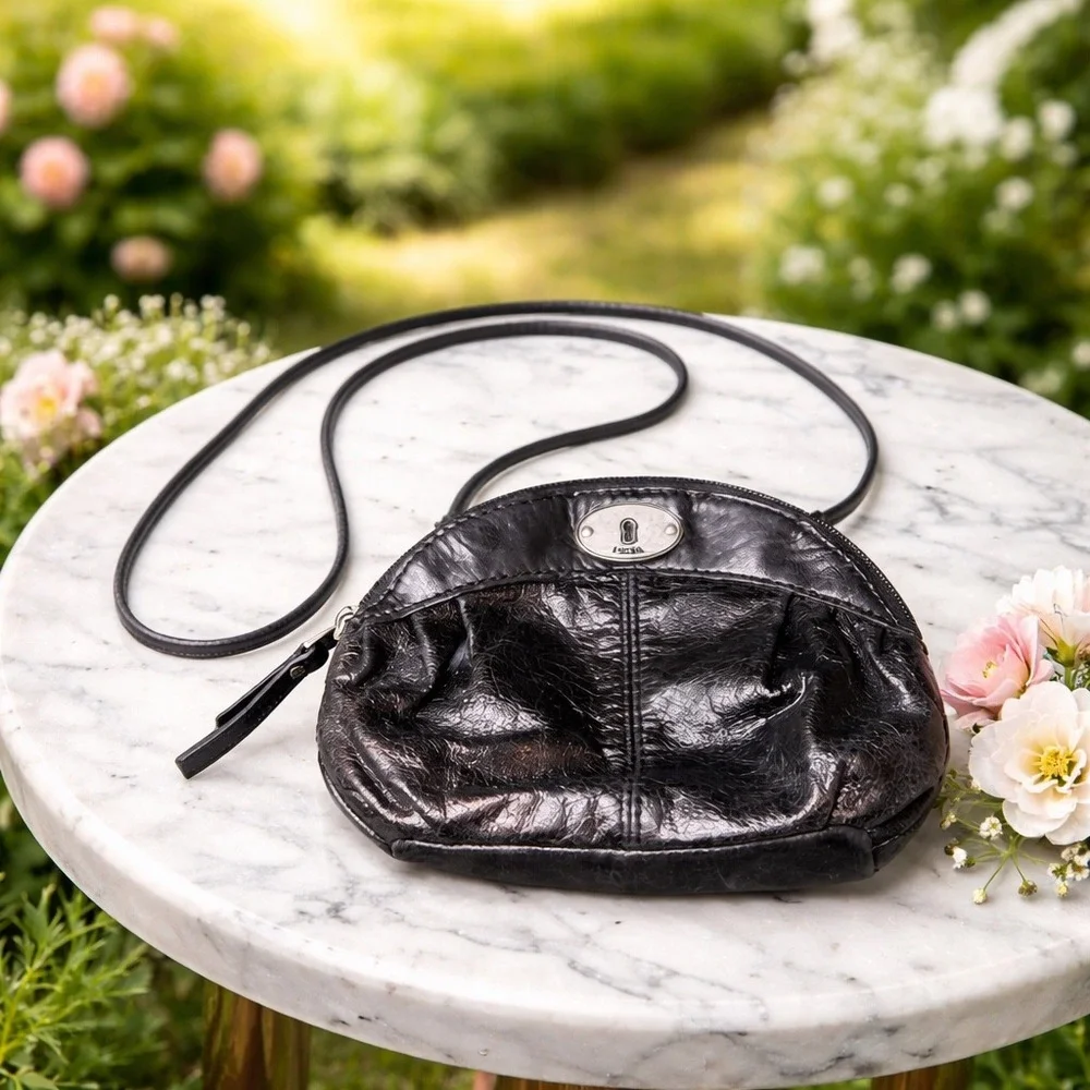 Fossil Black Leather‎ Crossbody Bag Small Pleated Metallic Pouch Keyhole Logo